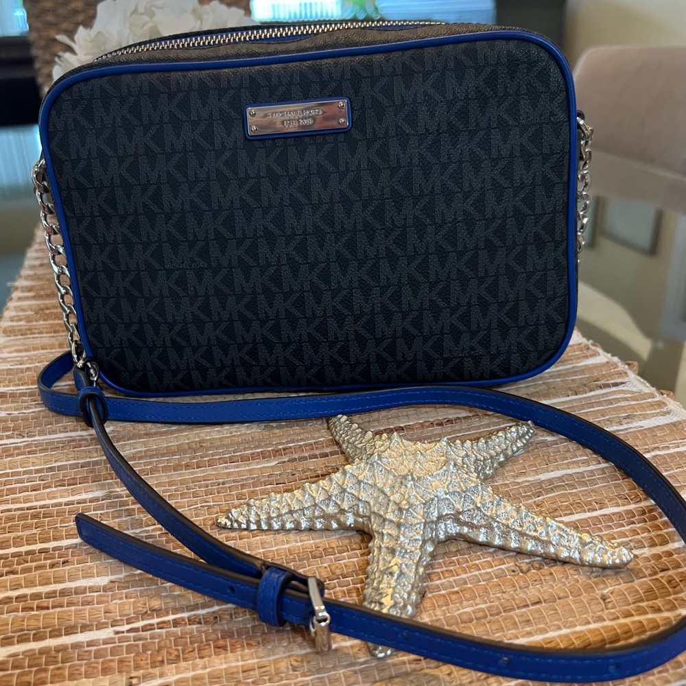 NWOT Michael Kors, Black Logo, Jet Set Camera Shoulder Bag